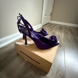 NEW Women's Satin Heels in size US7.5